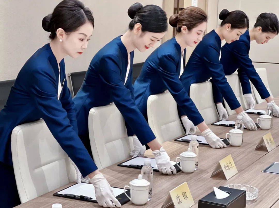 引入三軍儀仗隊禮儀標準，越秀服務打造臻越體系形象名片